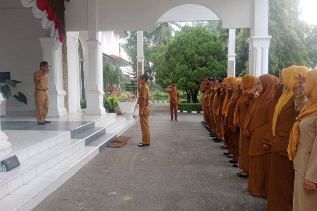 PELAKSANAAN APEL PAGI, SENIN 25 NOVEMBER 2024